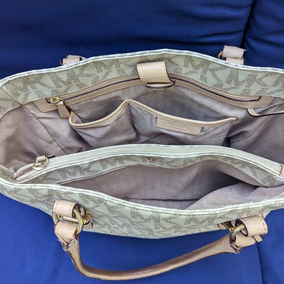 Michael Kors Purse and matching wallet - Picture 3 of 5